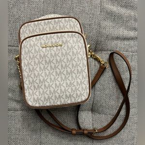 Jet Set Travel Medium Signature Logo Crossbody Bag